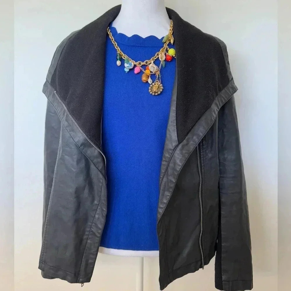 Cable & Gauge Scalloped Blue Sweater Top - Size M